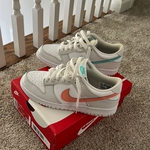 Orange/teal low dunks size 7y